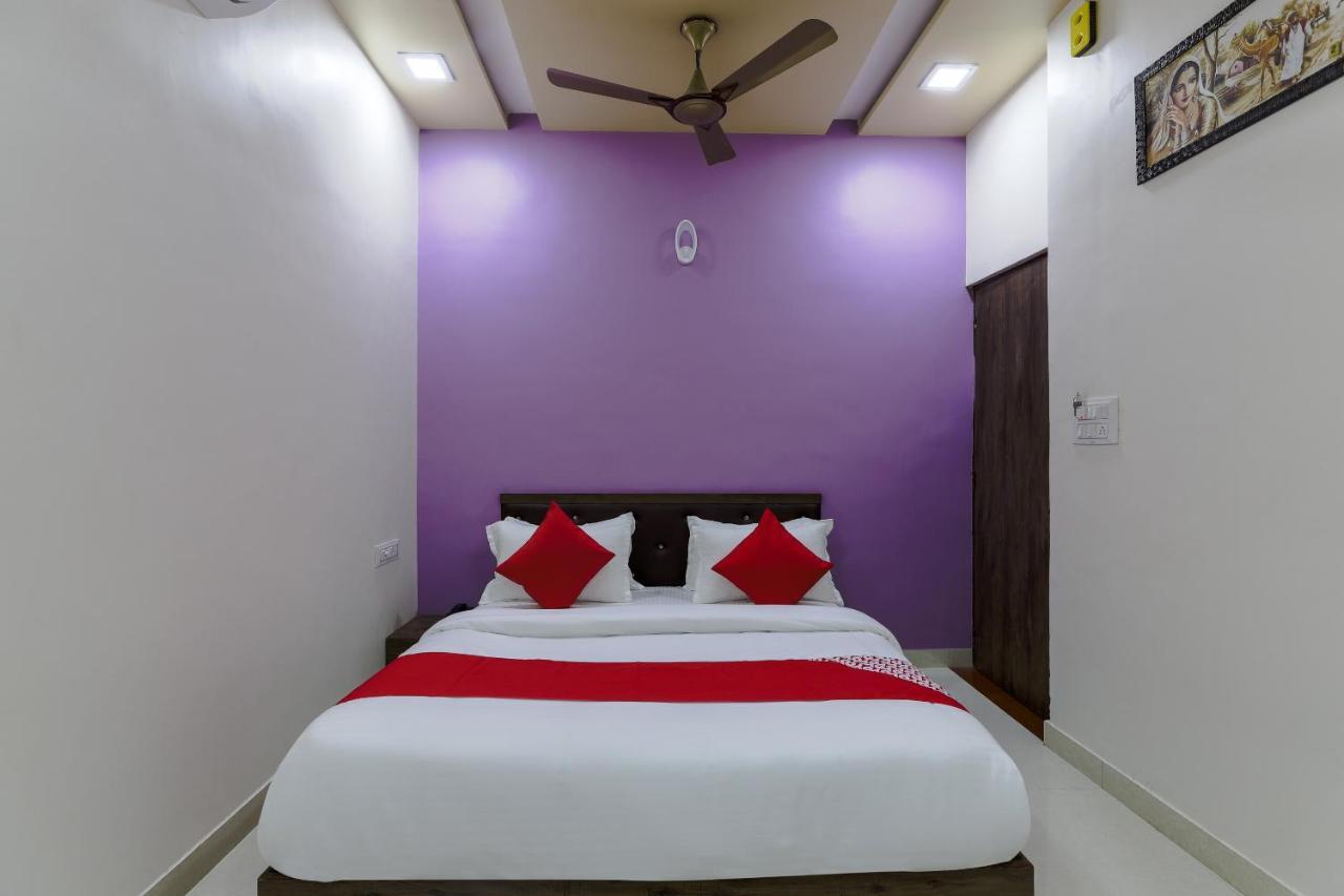 Oyo 47110 Hotel Royal Palace Naroda Exterior photo