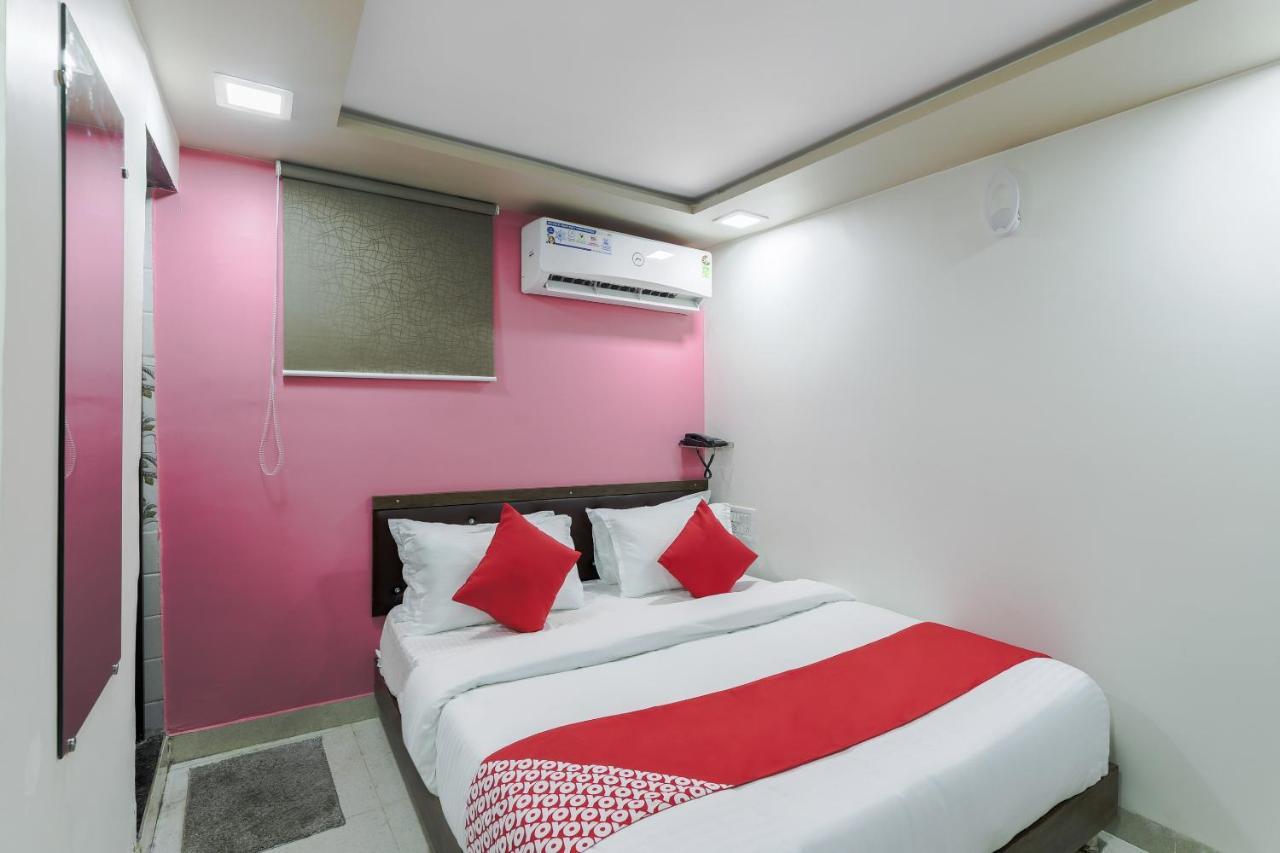 Oyo 47110 Hotel Royal Palace Naroda Exterior photo