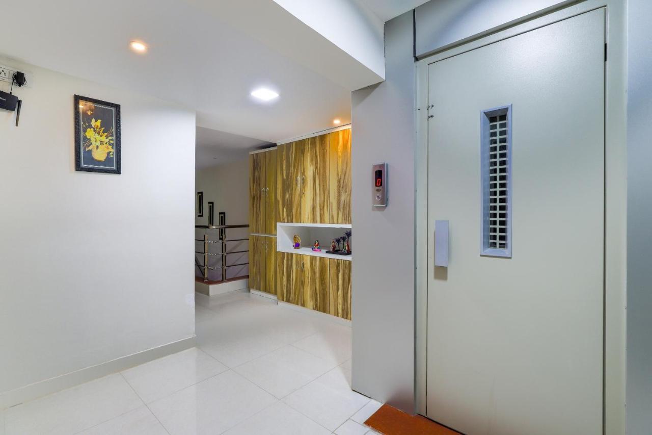 Oyo 47110 Hotel Royal Palace Naroda Exterior photo