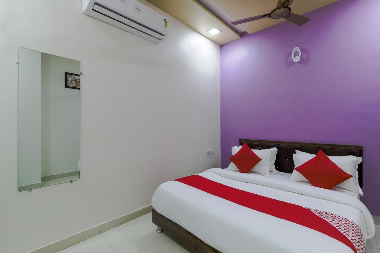 Oyo 47110 Hotel Royal Palace Naroda Exterior photo