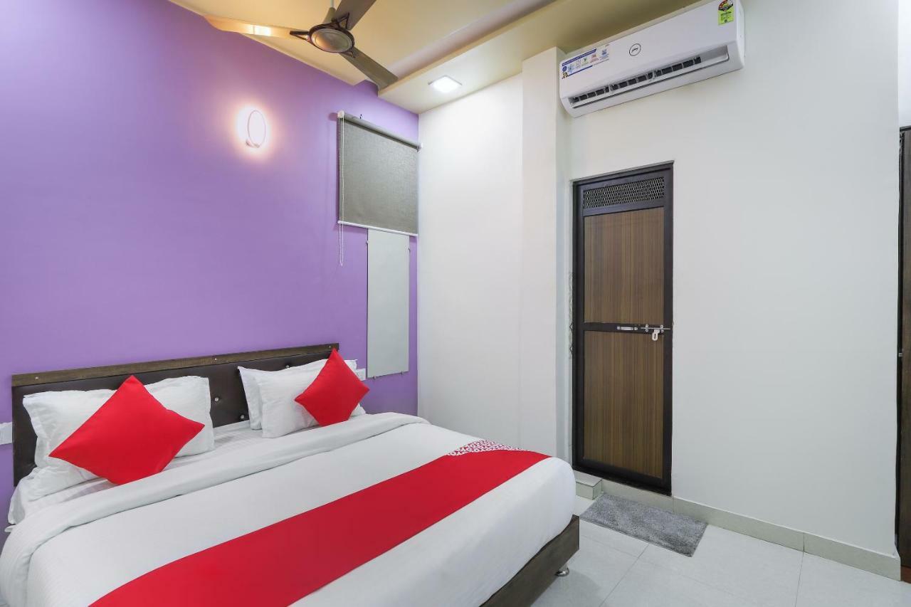 Oyo 47110 Hotel Royal Palace Naroda Exterior photo